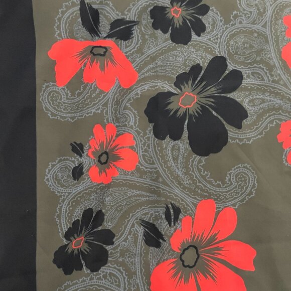 Exquisite Marco Corsari Foulard: Italian-Crafted Floral Scarf in Navy, Red, and - Picture 2 of 4